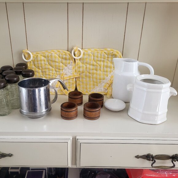 Misc. Lot of Various Kitchen Stuff - Picture 1 of 8